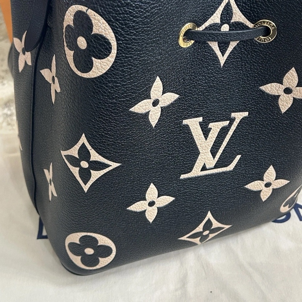 Louis Vuitton Black Bucket Shoulder Bag with Ivory Monogram - Picture 10 of 12